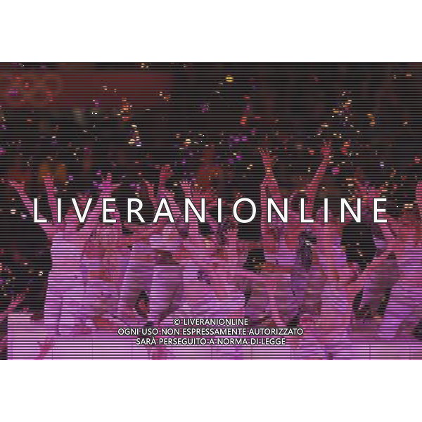 (120812) -- LONDON, Aug. 12, 2012 () -- Photo taken on August 12, 2012 shows the performance during the closing ceremony of the London 2012 Olympic Games at the Olympic Stadium in London, Britain. (/Wang Shen) (lm) ©PHOTOSHOT/AGENZIA ALDO LIVERANI SAS - ITALY ONLY - CERIMONIA DI CHIUSURA DEI GIOCHI OLIMPICI, OLIMPIADI LONDRA 2012