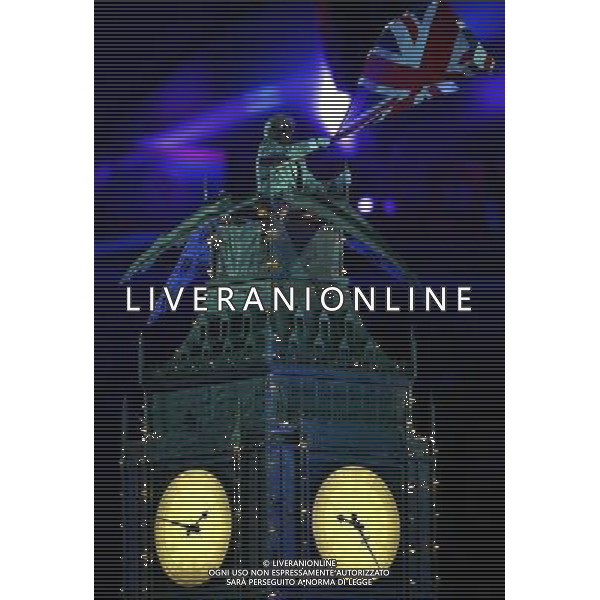 (120812) -- LONDON, Aug. 12, 2012 () -- Photo taken on August 12, 2012 shows the performance during the closing ceremony of the London 2012 Olympic Games at the Olympic Stadium in London, Britain. (/Gesang Dawa) (lm) ©PHOTOSHOT/AGENZIA ALDO LIVERANI SAS - ITALY ONLY - CERIMONIA DI CHIUSURA DEI GIOCHI OLIMPICI, OLIMPIADI LONDRA 2012