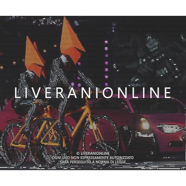 (120812) -- LONDON, Aug. 12, 2012 () -- Photo taken on August 12, 2012 shows the art performance at the Closing Ceremony of the London 2012 Olympic Games at the Olympic Stadium in London, Britain. (/Shen Bohan) (zgp) ©PHOTOSHOT/AGENZIA ALDO LIVERANI SAS - ITALY ONLY - CERIMONIA DI CHIUSURA DEI GIOCHI OLIMPICI, OLIMPIADI LONDRA 2012