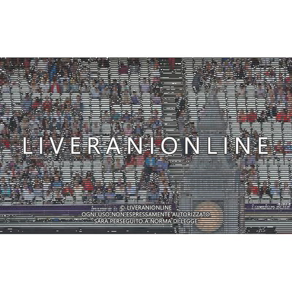 (120812) -- LONDON, Aug. 12, 2012 () -- Spectators enter the Olympic Stadium for the Closing Ceremony of the London 2012 Olympic Games in London, Britain, August 12, 2012. (/Wang Qingqin) (zgp) ©PHOTOSHOT/AGENZIA ALDO LIVERANI SAS - ITALY ONLY - CERIMONIA DI CHIUSURA DEI GIOCHI OLIMPICI, OLIMPIADI LONDRA 2012