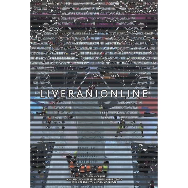 (120812) -- LONDON, Aug. 12, 2012 () -- Staff members make last-minute preparation for the Closing Ceremony of the London 2012 Olympic Games at the Olympic Stadium in London, Britain, August 12, 2012. (/Wang Qingqin) (zgp) ©PHOTOSHOT/AGENZIA ALDO LIVERANI SAS - ITALY ONLY - CERIMONIA DI CHIUSURA DEI GIOCHI OLIMPICI, OLIMPIADI LONDRA 2012