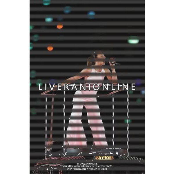 (120812) -- LONDON, Aug. 12, 2012 () -- Photo taken on August 12, 2012 shows the art performance at the Closing Ceremony of the London 2012 Olympic Games at the Olympic Stadium in London, Britain. (/Shen Bohan) (zgp) ©PHOTOSHOT/AGENZIA ALDO LIVERANI SAS - ITALY ONLY - CERIMONIA DI CHIUSURA DEI GIOCHI OLIMPICI, OLIMPIADI LONDRA 2012