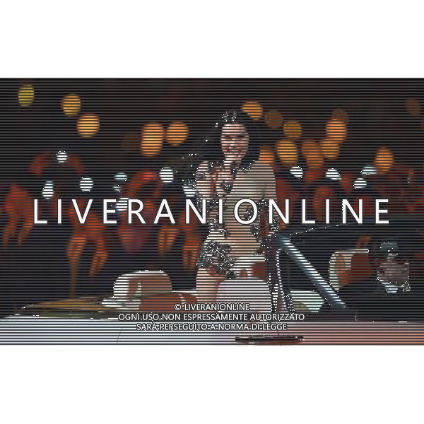 (120812) -- LONDON, Aug. 12, 2012 () -- Photo taken on August 12, 2012 shows Jessie J performing at the Closing Ceremony of the London 2012 Olympic Games at the Olympic Stadium in London, Britain. (/Gesang Dawa) (zgp) ©PHOTOSHOT/AGENZIA ALDO LIVERANI SAS - ITALY ONLY - CERIMONIA DI CHIUSURA DEI GIOCHI OLIMPICI, OLIMPIADI LONDRA 2012