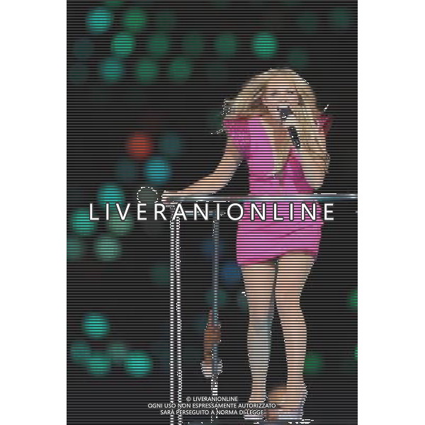 (120812) -- LONDON, Aug. 12, 2012 () -- Photo taken on August 12, 2012 shows the art performance at the Closing Ceremony of the London 2012 Olympic Games at the Olympic Stadium in London, Britain. (/Shen Bohan) (zgp) ©PHOTOSHOT/AGENZIA ALDO LIVERANI SAS - ITALY ONLY - CERIMONIA DI CHIUSURA DEI GIOCHI OLIMPICI, OLIMPIADI LONDRA 2012