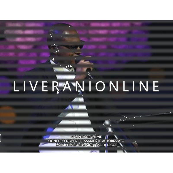 (120812) -- LONDON, Aug. 12, 2012 () -- Photo taken on August 12, 2012 shows Tinie Tempah performing at the Closing Ceremony of the London 2012 Olympic Games at the Olympic Stadium in London, Britain. (/Shen Bohan) (zgp) ©PHOTOSHOT/AGENZIA ALDO LIVERANI SAS - ITALY ONLY - CERIMONIA DI CHIUSURA DEI GIOCHI OLIMPICI, OLIMPIADI LONDRA 2012