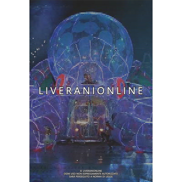 (120812) -- LONDON, Aug. 12, 2012 () -- Photo taken on August 12, 2012 shows the art performance at the Closing Ceremony of the London 2012 Olympic Games at the Olympic Stadium in London, Britain. (/Wang Qingqin) (zgp) ©PHOTOSHOT/AGENZIA ALDO LIVERANI SAS - ITALY ONLY - CERIMONIA DI CHIUSURA DEI GIOCHI OLIMPICI, OLIMPIADI LONDRA 2012