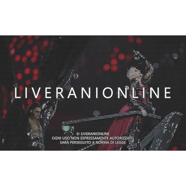 (120812) -- LONDON, Aug. 12, 2012 () -- Photo taken on August 12, 2012 shows Annie Lennox performing at the Closing Ceremony of the London 2012 Olympic Games at the Olympic Stadium in London, Britain. (/Shen Bohan) (zgp) ©PHOTOSHOT/AGENZIA ALDO LIVERANI SAS - ITALY ONLY - CERIMONIA DI CHIUSURA DEI GIOCHI OLIMPICI, OLIMPIADI LONDRA 2012