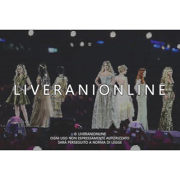 (120812) -- LONDON, Aug. 12, 2012 () -- Photo taken on August 12, 2012 shows the performance during the closing ceremony of the London 2012 Olympic Games at the Olympic Stadium in London, Britain. (/Fan Jun) (lm) ©PHOTOSHOT/AGENZIA ALDO LIVERANI SAS - ITALY ONLY - CERIMONIA DI CHIUSURA DEI GIOCHI OLIMPICI, OLIMPIADI LONDRA 2012