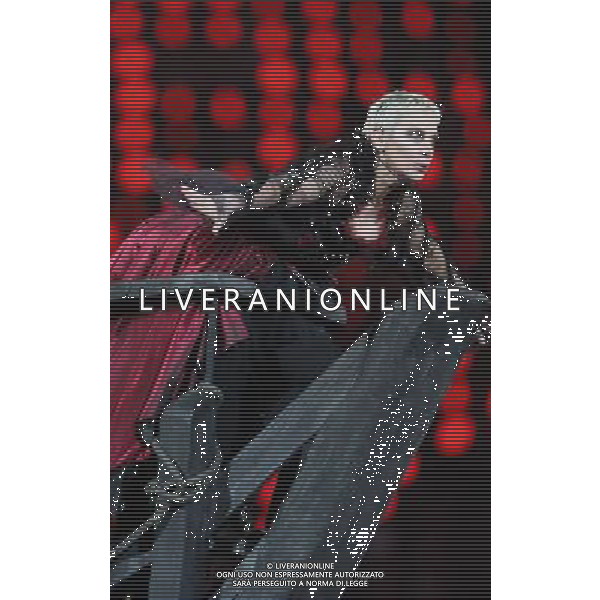 (120812) -- LONDON, Aug. 12, 2012 () -- Photo taken on August 12, 2012 shows Annie Lennox performing at the Closing Ceremony of the London 2012 Olympic Games at the Olympic Stadium in London, Britain. (/Shen Bohan) (zgp) ©PHOTOSHOT/AGENZIA ALDO LIVERANI SAS - ITALY ONLY - CERIMONIA DI CHIUSURA DEI GIOCHI OLIMPICI, OLIMPIADI LONDRA 2012