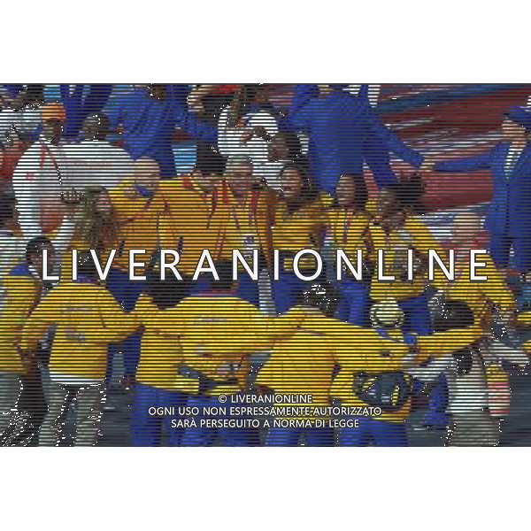(120812) -- LONDON, Aug. 12, 2012 () -- Photo taken on August 12, 2012 shows the athletes react during the closing ceremony of the London 2012 Olympic Games at the Olympic Stadium in London, Britain. (/Yang Zongyou) (lm) ©PHOTOSHOT/AGENZIA ALDO LIVERANI SAS - ITALY ONLY - CERIMONIA DI CHIUSURA DEI GIOCHI OLIMPICI, OLIMPIADI LONDRA 2012