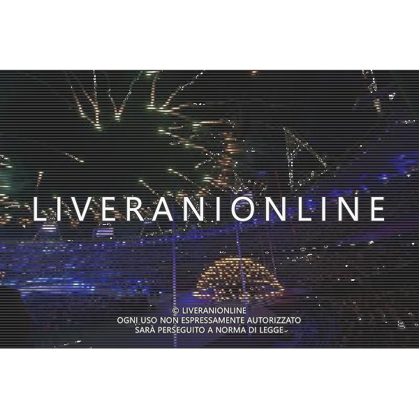 (120812) -- LONDON, Aug. 12, 2012 () -- Photo taken on August 12, 2012 shows fireworks displayed at the Closing Ceremony of the London 2012 Olympic Games at the Olympic Stadium in London, Britain. (/Cheng Min) ©PHOTOSHOT/AGENZIA ALDO LIVERANI SAS - ITALY ONLY - CERIMONIA DI CHIUSURA DEI GIOCHI OLIMPICI, OLIMPIADI LONDRA 2012