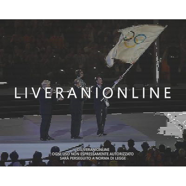 (120812) -- LONDON, Aug. 12, 2012 () -- Eduardo Paes (R), Mayor of Rio de Janeiro, holds the Olympic Flag at the Closing Ceremony of the London 2012 Olympic Games at the Olympic Stadium in London, Britain, August 12, 2012. The 2016 Olympic Games will be held in Rio de Janeiro. (/Wang Shen) (zgp) ©PHOTOSHOT/AGENZIA ALDO LIVERANI SAS - ITALY ONLY - CERIMONIA DI CHIUSURA DEI GIOCHI OLIMPICI, OLIMPIADI LONDRA 2012