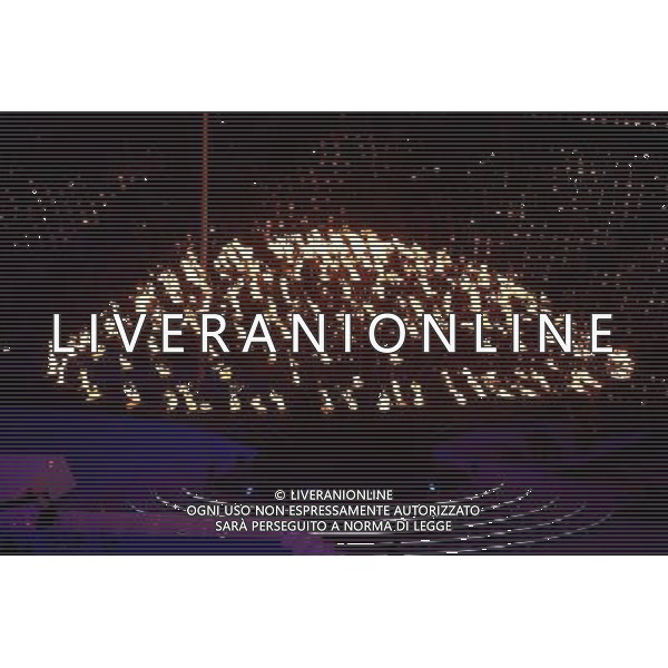 (120812) -- LONDON, Aug. 12, 2012 () -- Photo taken on August 12, 2012 shows the Olympic cauldron unwrapping slowly like a flower at the Closing Ceremony of the London 2012 Olympic Games at the Olympic Stadium in London, Britain. (/Wang Qingqin) (zgp) ©PHOTOSHOT/AGENZIA ALDO LIVERANI SAS - ITALY ONLY - CERIMONIA DI CHIUSURA DEI GIOCHI OLIMPICI, OLIMPIADI LONDRA 2012