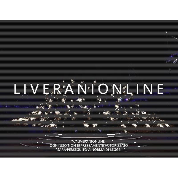 (120812) -- LONDON, Aug. 12, 2012 () -- Photo taken on August 12, 2012 shows the Olympic flame being extinguished gradually at the Closing Ceremony of the London 2012 Olympic Games at the Olympic Stadium in London, Britain. (/Shen Bohan) (zgp) ©PHOTOSHOT/AGENZIA ALDO LIVERANI SAS - ITALY ONLY - CERIMONIA DI CHIUSURA DEI GIOCHI OLIMPICI, OLIMPIADI LONDRA 2012