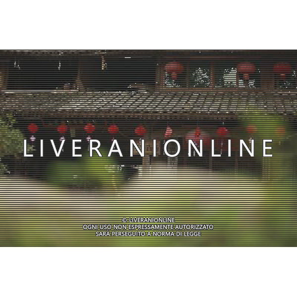 (120813) -- WENZHOU, Aug. 13, 2012 () -- Photo taken on Aug. 11, 2012 shows a workshop changed from a traditional residence in Cangpo Ancient Village of Yongjia County in Wenzhou, east China\'s Zhejiang Province. (/Zheng Yue) (mp) ©photoshot/AGENZIA ALDO LIVERANI SAS - ITALY ONLY - Veduta panoramica del vecchio Villaggio Linkeng di Yongjia County a Wenzhou, Cina orientale della provincia di Zhejiang. 13/08/2012