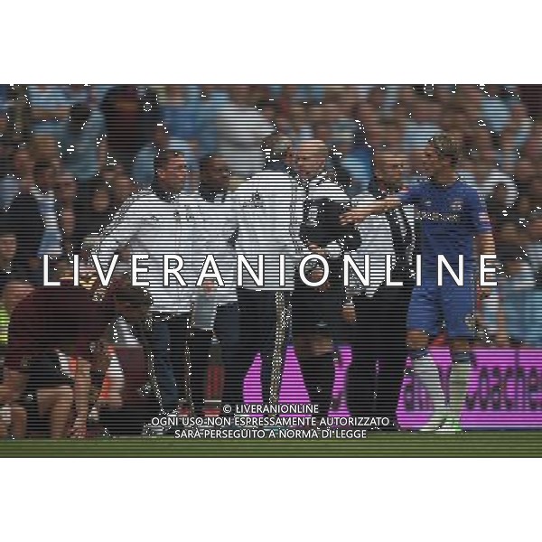 Fernando Torres of Chelsea tries to calm down the Chelsea\'s staff on the bench still arguing for the red card decision during the FA Community Shield between Chelsea and Manchester City at Villa Park in Birmingham on 12/08/2012. ©IPS Photo Agency.Thatched Cottage - Wretham - Thetford .Norfolk IP24 1RH - .TEL 01953 499403. -Personal mobile: 07973 308 835 . AG ALDO LIVERABI S A S ONLYITALY