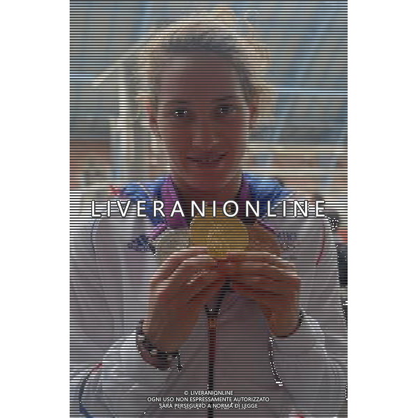 The French Olympic Team medal winners departing the Eurostar Terminal on their return home. Shown is triple medal swinning wimmer Camille Muffat, who won Gold 400m Freestyle, Silver 200m Freestyle and Bronze 200x4 Freestyle Relay. ©photoshot/Agenzia Aldo Liverani Sas - ITALY ONLY - La squadra olimpica francese vincitori delle medaglie olimpiche alle olimpiadi di Londra, in partenza dal terminal dell\'Eurostar per il loro ritorno a casa in Francia.