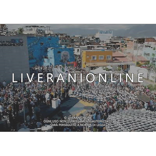 (120816) -- RIO DE JANEIRO, Aug. 16, 2012 () -- A replica of the Olympic flag rises in Complexo do Alemao slum of Rio de Janeiro, Brazil, Aug. 15, 2012. A ceremony was held here to mark the arrival of the flag in Rio de Janeiro, the host city of 2016 Summer Olympic Games. (/Weng Xinyang) (jyc) ©photoshot/AGENZIA ALDO LIVERANI SAS - ITALY ONLY - Cerimonia per celebrare l\'arrivo della bandiera Olimpica a Rio de Janeiro, la citta\' ospite dei Giochi Olimpici estivi 2016, Brasile, 15 agosto, 2012.