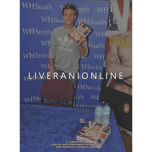  Tom Daley, Olympic diving Bronze medalist draws massive crowds to W H Smiths Criibbs Causeway Bristol, as he signs copies of his autobiography \' My Story\' . Date 17th August 2012 ©photoshot/Agenzia Aldo Liverani Sas - ITALY ONLY - Tom Daley, medaglia di bronzo campionae olimpico di immersioni mentre firma copie della sua autobiografia \'My Story\'. 17 Agosto 2012