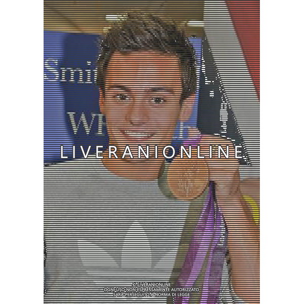  Tom Daley, Olympic diving Bronze medalist draws massive crowds to W H Smiths Criibbs Causeway Bristol, as he signs copies of his autobiography \' My Story\' . Date 17th August 2012 ©photoshot/Agenzia Aldo Liverani Sas - ITALY ONLY - Tom Daley, medaglia di bronzo campionae olimpico di immersioni mentre firma copie della sua autobiografia \'My Story\'. 17 Agosto 2012