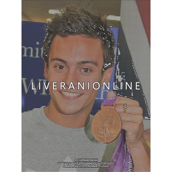 Tom Daley, Olympic diving Bronze medalist draws massive crowds to W H Smiths Criibbs Causeway Bristol, as he signs copies of his autobiography \' My Story\' . Date 17th August 2012 ©photoshot/Agenzia Aldo Liverani Sas - ITALY ONLY - Tom Daley, medaglia di bronzo campionae olimpico di immersioni mentre firma copie della sua autobiografia \'My Story\'. 17 Agosto 2012
