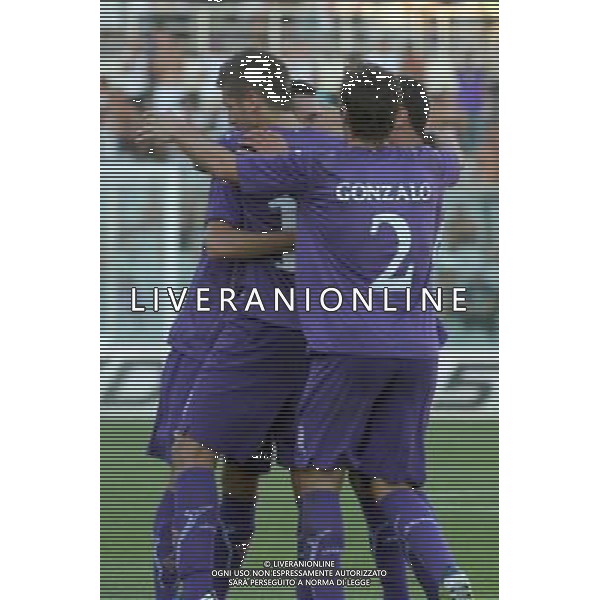 FIRENZE, 18 AGOSTO 2012 FIORENTINA NOVARA COPPA ITALIA 2012 2013 NELLA FOTO: ESULTANZA DELLA FIORENTINA DOPO IL GOL DEL 2-0 DI PASQUAL FOTO STEFANO D\'ERRICO/AG. ALDO LIVERANI S.A.S.