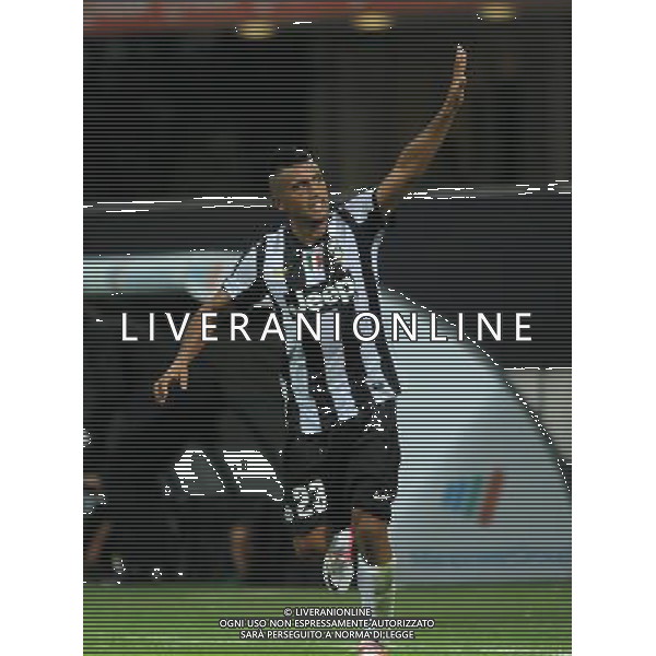 MILANO, 19-08-2012 / ©FOTO GIORGIO RAVEZZANI TROFEO LUIGI BERLUSCONI MILAN-JUVENTUS NELLA FOTO: ESULTANZA DOPO GOAL ARTURO VIDAL AG ALDO LIVERANI S A S