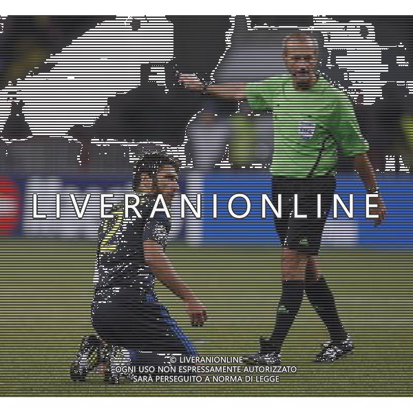 Champions League qualifying match between Spartak Moscow and Fenerbahce Istanbul at Luzhniki Stadium in Moscow, Russia on 2012/08/21 Match Scored: Spartak Moscow 2 - Fenerbahce 1 Pictured: Egemen Korkmaz of Fenerbahce and British Referee Martin Atkinson. pilka nozna sezon 2012/2012 liga mistrzow spartak moskwa FOT.SESKIM PHOTO/NEWSPIX.PL TURKEY, GERMANY, AUSTRIA AND UK OUT !!! --- Newspix.pl AG ALDO LIVERANI S A S ONLY ITALY *** Local Caption *** www.newspix.pl mail us: info@newspix.pl call us: 0048 022 23 22 222 --- Polish Picture Agency by Ringier Axel Springer Poland