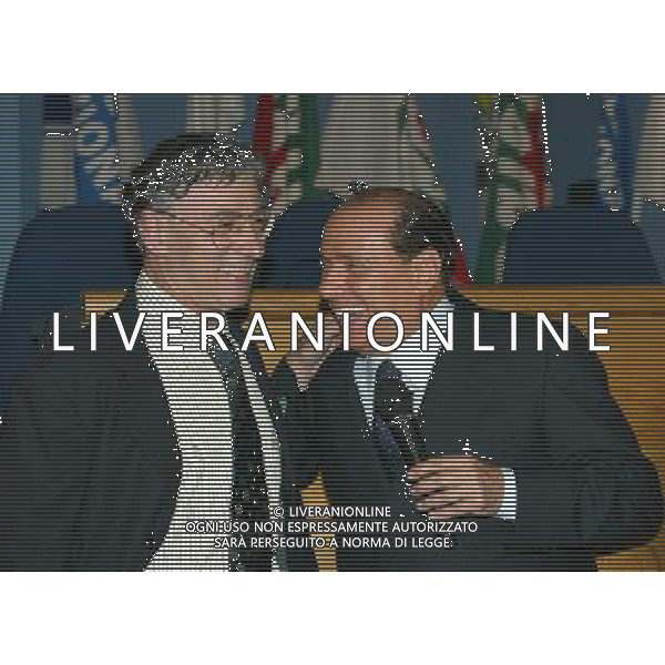 BRESCIA AUDITORIUM CALINI 05/06/2003 CANDIDATURA DI VIVIANA BECCALOSSI ALLE AMMINISTRATIVE SOSTENUTA DALLA CASA DELLE LIBERTA\' NELLA FOTO SILVIO BERLUSCONI E UMBERTO BOSSI FOTO FILIPPO VENEZIA/AGENZIA ALDO LIVERANI