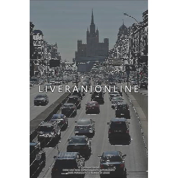 (120822) -- MOSCOW, Aug. 22, 2012 () -- Vehicles run on a road in Moscow, Aug. 22, 2012. Russia officially became the World Trade Organization\'s (WTO) 156th member Wednesday. (/Pavel) ©photoshot/AGENZIA ALDO LIVERANI SAS - ITALY ONLY - Vedute della citta\' di MOSCA, 22 agosto, 2012. La Russia e\' diventato ufficialmente il 156mo membro dell\'Organizzazione mondiale del commercio (OMC)