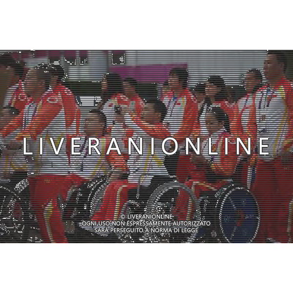 (120824) -- LONDON, Aug. 24, 2012 () -- Members of the Chinese delegation attend the flag-raising ceremony at the Paralympic Village in London, Britain, Aug. 24, 2012. (/Wang Lili) (jyc) ©photoshot/Agenzia Aldo Liverani Sas - ITALY ONLY - Cerimonia dell\'alzabandiera della delegazione degli atleti cinesi presso il Villaggio Paralimpico Paralimpiadi di Londra, Gran Bretagna, 24 Agosto 2012.