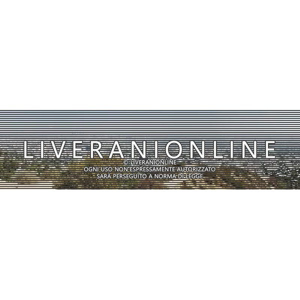 Panoramic view across Los Angeles city in California, United States of America photographed on 23 August 2012. Photograph taken from Runyon Canyon Park and shows the smog across the skyline which obstructs the view of the downtown skyscrapers visible across from Hollywood. ©photoshot/Agenzia Aldo Liverani Sas - ITALY ONLY - Veduta della citta\' di Hollywood Boulevard