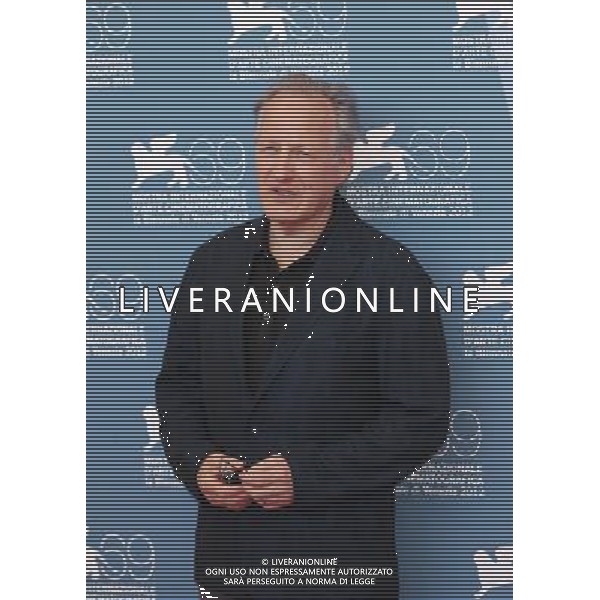 (120829) -- VENICE, Aug. 29, 2012 () -- US director Michael Mann, president of jury of \'VENEZIA 69\' (main competition section), poses for photos during a photocall at the 69th Venice Film Festival, in Venice, Italy, Aug. 29, 2012. The festival will last from Aug. 29 to Sep. 8, 2012. (/Gao Jing) PHOTOSHOT/AG ALDO LIVERANI SAS - ITALY ONLY -