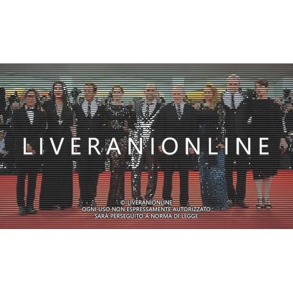 (120829) -- VENICE, Aug. 29, 2012 () -- U.S. director Michael Mann (4th R), president of the jury of the main competition section, poses with jury members on the red carpet of the Venice Film Festival in Venice, Italy, Aug. 29, 2012. The 69th Venice International Film Festival opened here late Wednesday. (/Wang Qingqin) PHOTOSHOT/AG ALDO LIVERANI SAS - ITALY ONLY -