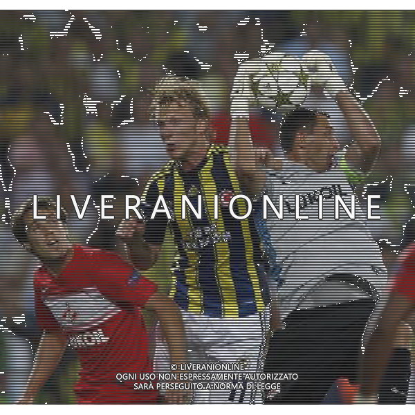 Champions League play off match between Fenerbahce and Spartak Moscow at Sukru Saracoglu Stadium in Istanbul, Turkey on 2012/08/29 Match Scored: Fenerbahce 1 - Spartak Moscow 1 Pictured: Dirk Kuyt of Fenerbahce and Goalkeeper Andrey Dikan of Spartak Moscow. PHOTOSHOT/AG ALDO LIVERANI SAS - ITALY ONLY -