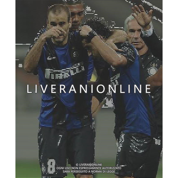 UEFA Europa League 2012/2013 Terzo Turno Preliminare Milano - 30.08.2012 Inter-Vaslui Nella Foto:palacio esulta e ringrazia coutinho per l\'assist /Ph.Vitez-Ag. Aldo Liverani