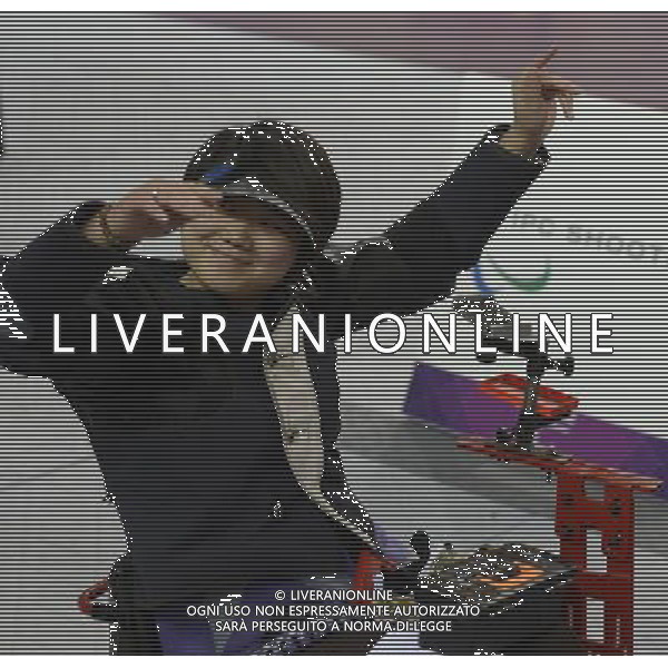 (120830) -- LONDON, Aug. 30, 2012 () -- Zhang Cuiping of China celebrates after winning the Women\'s R2-10m Air Rifle Standing-SH1 shooting event at London 2012 Paralympic Games in London, Britain, on Aug. 30, 2012. Zhang took the gold medal with 500.9 rings. (/Li Jundong) (zc) /photoshot/AG ALDO LIVERANI SAS ITALY ONLY -
