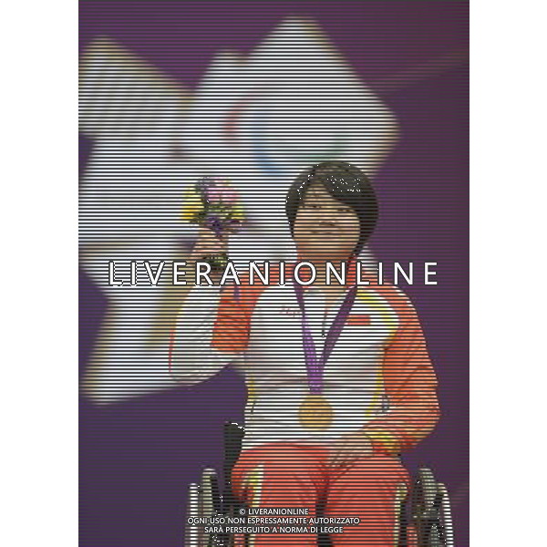 (120830) -- LONDON, Aug. 30, 2012 () -- Zhang Cuiping of China celebrates during the awarding ceremony of the Women\'s R2-10m Air Rifle Standing-SH1 shooting event at London 2012 Paralympic Games in London, Britain, on Aug. 30, 2012. Zhang took the gold medal with 500.9 rings. (/Li Jundong) (zc) /photoshot/AG ALDO LIVERANI SAS ITALY ONLY -