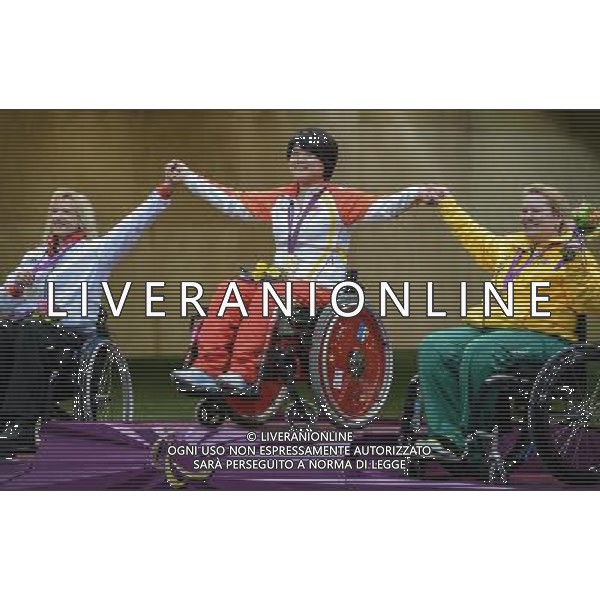 (120830) -- LONDON, Aug. 30, 2012 () -- Gold medalist, Zhang Cuiping (C) of China, silver medalist, Manuela Schmermund (L) of Germany, bronze medalist, Natalie Smith of Australia celebrate during the awarding ceremony for the final of the Women\'s R2-10m Air Rifle Standing-SH1 shooting event at London 2012 Paralympic Games in London, Britain, on Aug. 30, 2012. Zhang took the gold medal with 500.9 rings. (/Wang Haofei) (zc) /photoshot/AG ALDO LIVERANI SAS ITALY ONLY -