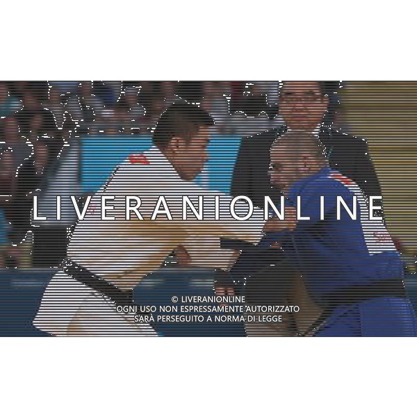 (120831) -- LONDON, Aug. 31, 2012 () -- Davyd Khorava (R) of Ukraine competes with Zhao Xu of China during the men\'s 66kg judo final at London 2012 Paralympic Games in London, Britain, on Aug. 30, 2012. Khorava beated Zhao Xu to claim the title of the event. (/Hou Jun) /photoshot/AG ALDO LIVERANI SAS ITALY ONLY -