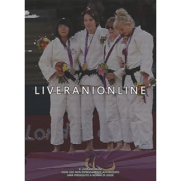 (120831) -- LONDON, Aug. 31, 2012 () -- Carmen Brussig (2nd L) of Germany reacts during the awarding ceremony for women\'s 48kg judo at London 2012 Paralympic Games in London, Britain, on Aug. 30, 2012. Brussig beated Lee Kai-lin of Chinese Taipei to claim the title of the event. (/Hou Jun) /photoshot/AG ALDO LIVERANI SAS ITALY ONLY -