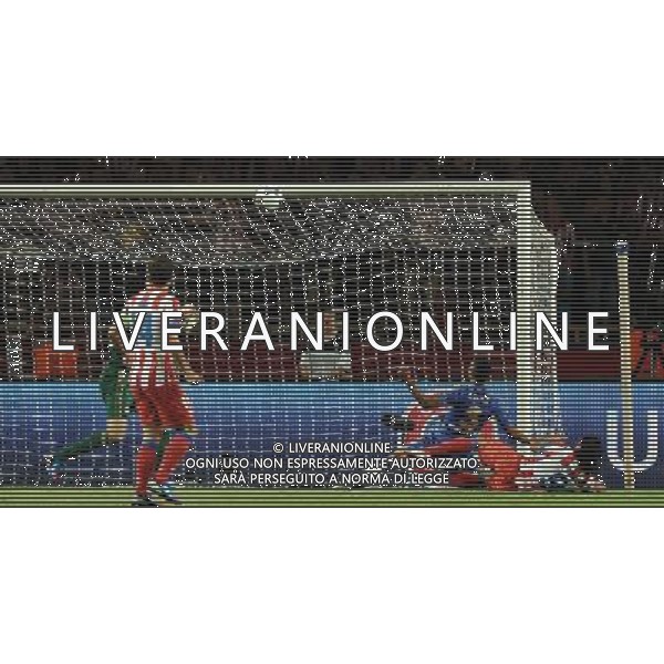 UEFA Supercup 2012 Montecarlo - 31.08.2012 Chelsea-Atletico Madrid Nella Foto:falcao colpisce la traversa /Ph.Vitez-Ag. Aldo Liverani