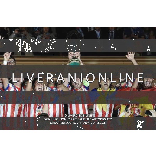 UEFA Supercup 2012 Montecarlo - 31.08.2012 Chelsea-Atletico Madrid Nella Foto:gabi alza la coppa /Ph.Vitez-Ag. Aldo Liverani