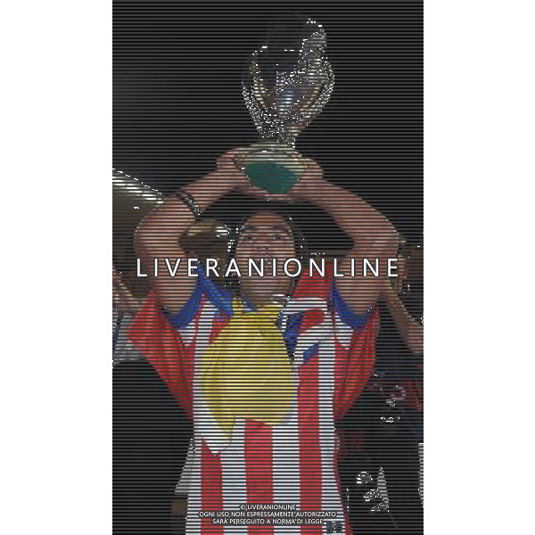 UEFA Supercup 2012 Montecarlo - 31.08.2012 Chelsea-Atletico Madrid Nella Foto:falcao con la coppa /Ph.Vitez-Ag. Aldo Liverani