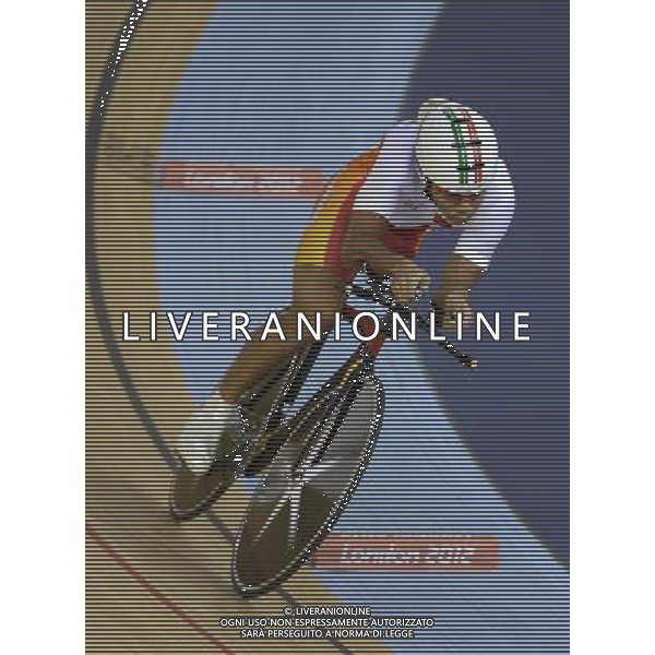 (120831) -- LONDON, Aug. 31, 2012 () -- Liang Guihua of China competes during the qualification match of the men\'s cycling track individual C2 Pursuit at the London 2012 Paralympic Games, Aug. 31, 2012. Liang set a new world record with a time of 3:45.828 and advancd into the final. (/Wu Wei) (zc) AG ALDO LIVERANI S A S ONLY ITALY