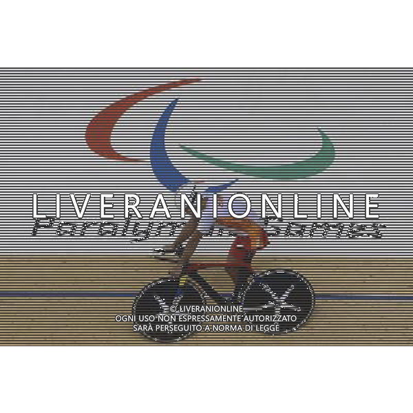 (120831) -- LONDON, Aug. 31, 2012 () -- Liang Guihua of China competes during the qualification match of the men\'s cycling track individual C2 Pursuit at the London 2012 Paralympic Games, Aug. 31, 2012. Liang set a new world record with a time of 3:45.828 and advancd into the final. (/Wu Wei) (zc) AG ALDO LIVERANI S A S ONLY ITALY
