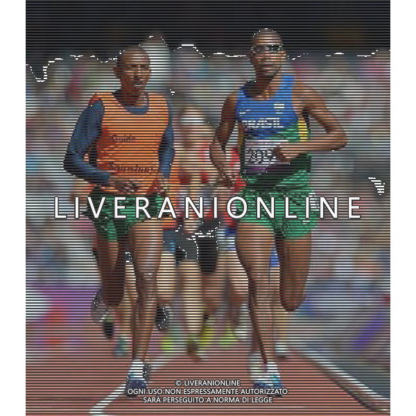 (120831) -- LONDON, Aug. 31, 2012 () -- Santos Odair (R) of Brazil and his guide Santos Antonio compete during the men\'s 1500m-T11 athletics heat at the London 2012 Paralympic Games, Aug. 31, 2012. (/Lin Yiguang) (zc) AG ALDO LIVERANI S A S ONLY ITALY