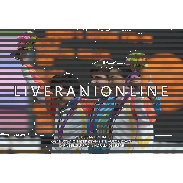 (120831) -- LONDON, Aug. 31, 2012 () -- Gold medalist, Maria Pomazan (C) of Ukraine, silver medalist Wu Qing (L) of China and bronze medalist Bao Jiongyu of China pose for photos during the awarding ceremony for the women\'s discus throw-F35/36 final of the athletics event at the London 2012 Paralympic Games, Aug. 31, 2012. Pomazan claimed the title of the event with 30.12m. (/Yang Lei) (zc) AG ALDO LIVERANI S A S ONLY ITALY