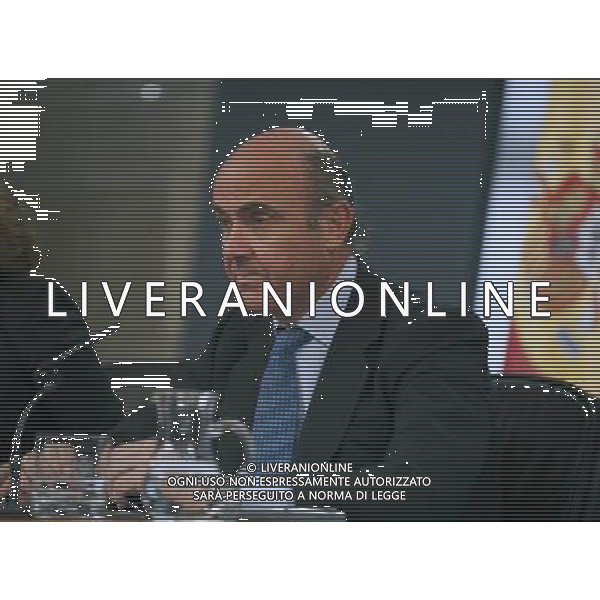 (120831) -- MADRID, Aug. 31, 2012 () -- Spain\'s Economy Minister Luis de Guindos speaks during a press conference in Madrid, Spain, on Aug. 31, 2012. Soraya Saenz de Santamaria said on Friday that the government had approved the country\'s latest banking reform in which it will establish a \'bad bank\' to hive off soured property assets. She also said the reform would complete the banking sector\'s restructuring and get credit flowing again. (/Xie Haining) (dtf) AG ALDO LIVERANI S A S ONLY ITALY