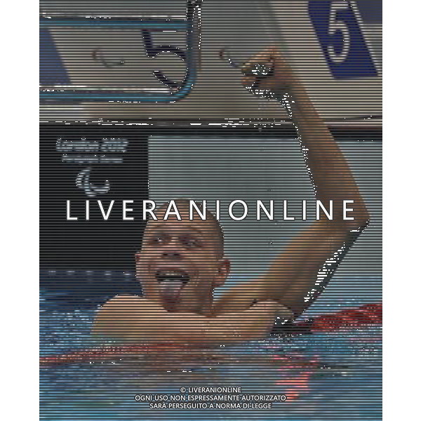 (120901) -- LONDON, Sept. 1, 2012 () -- Gold medalist Marc Evers of the Netherlands celebrates after the men\'s 100m backstroke S14 final at London 2012 Paralympic Games in London, Aug. 31, 2012. (/Yang Shiyao) AG ALDO LIVERANI S A S ONLY ITALY
